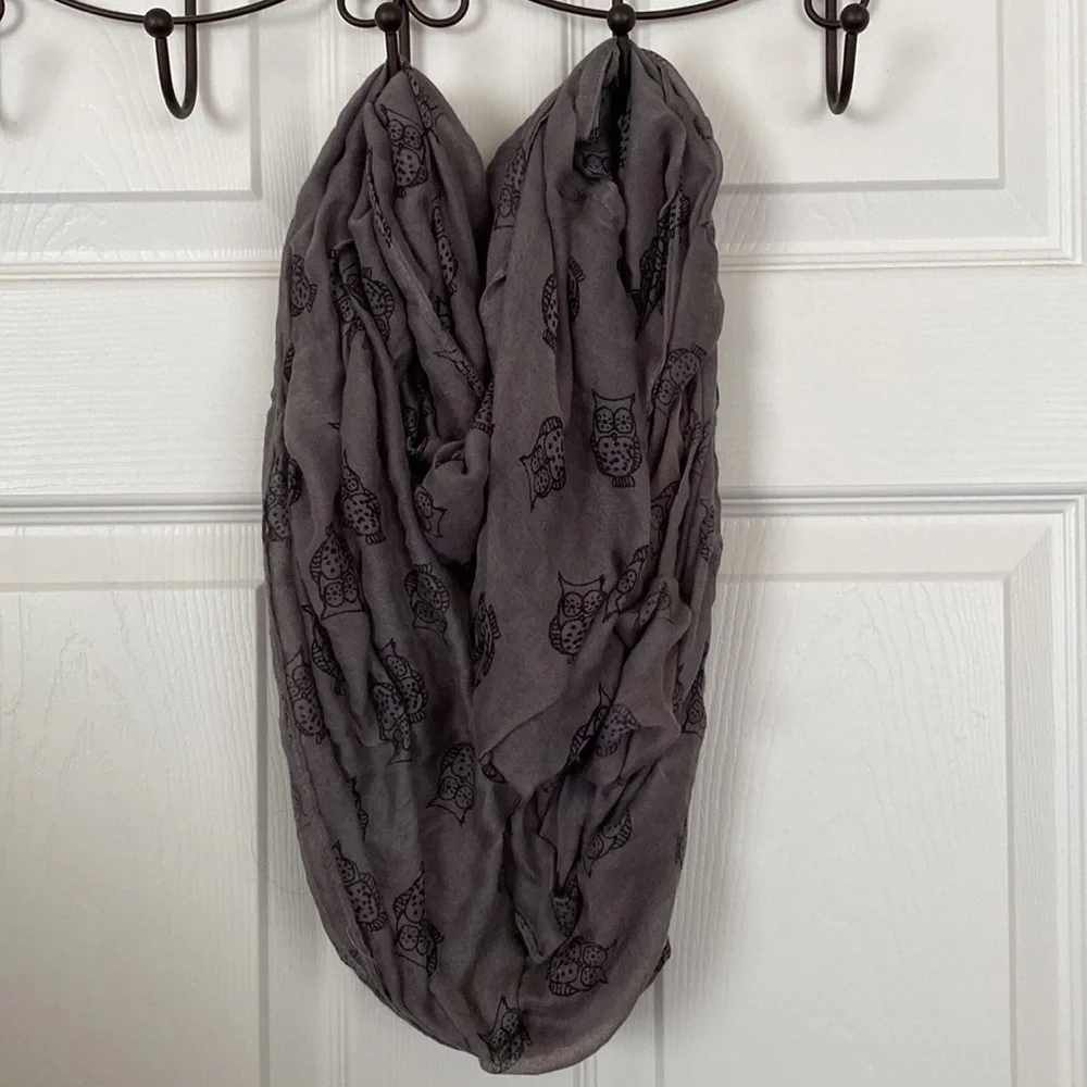 GH Bass Owl Print Lightweight Transitional Grey Infinity Circle Scarf •USED•